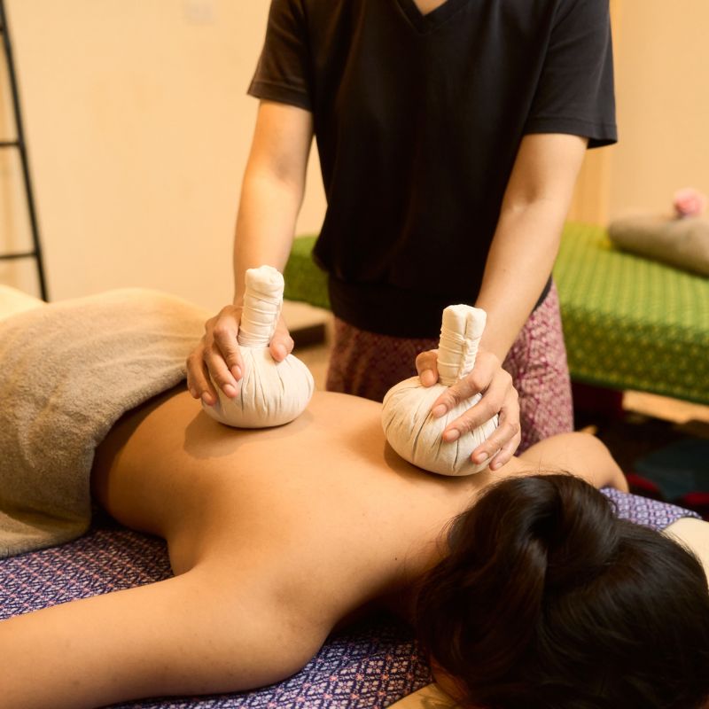Aroma Oil Massage with Herbal Ball﻿ 1h30 Promotion
