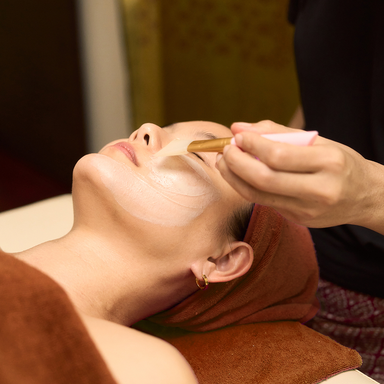 Promo Anti-ageing & Sebum Balance Facial with Red LED Therapy